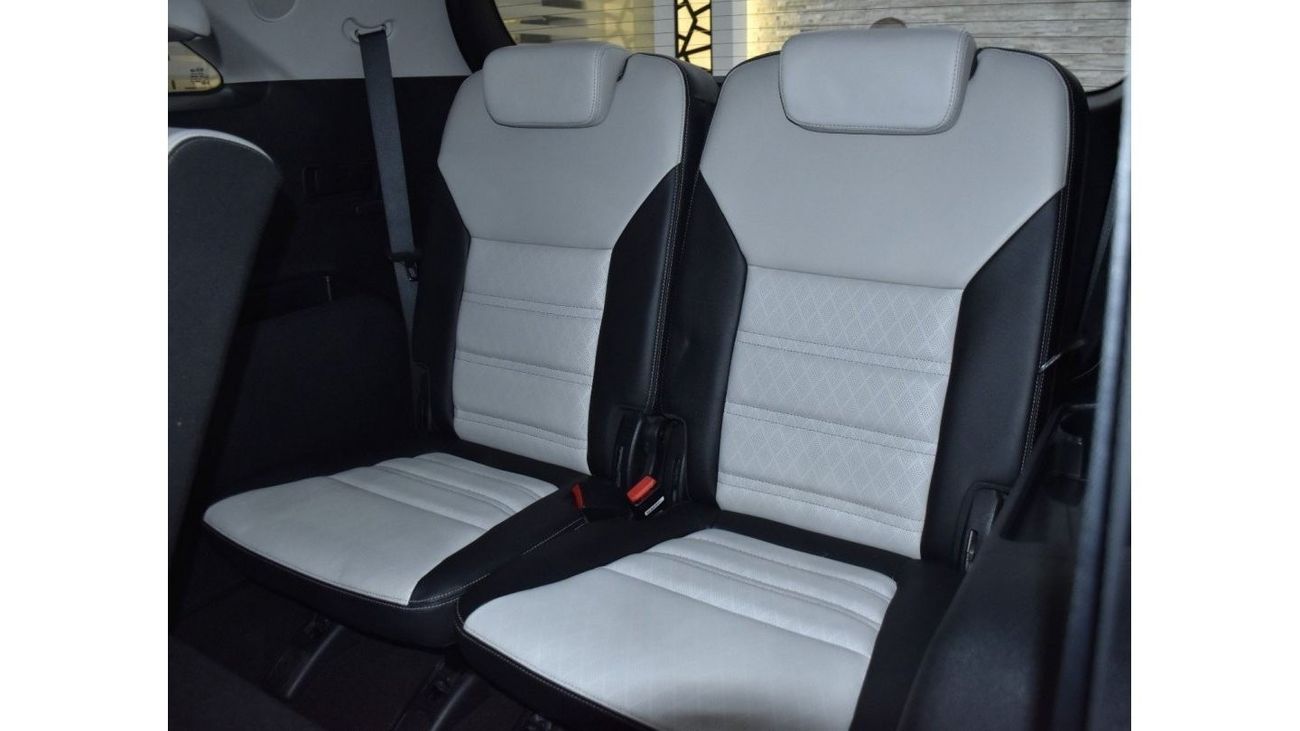 Kia Sorento EXCELLENT DEAL for our KIA Sorento AWD V6 ( 2016 Model ) in Silver Color GCC Specs