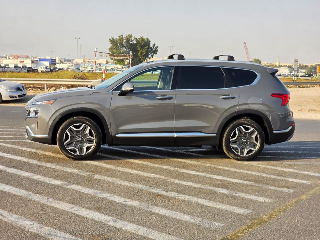 Hyundai Santa Fe limited 2.4T Panoramic Roof , 360 camera and Auto parking sensors