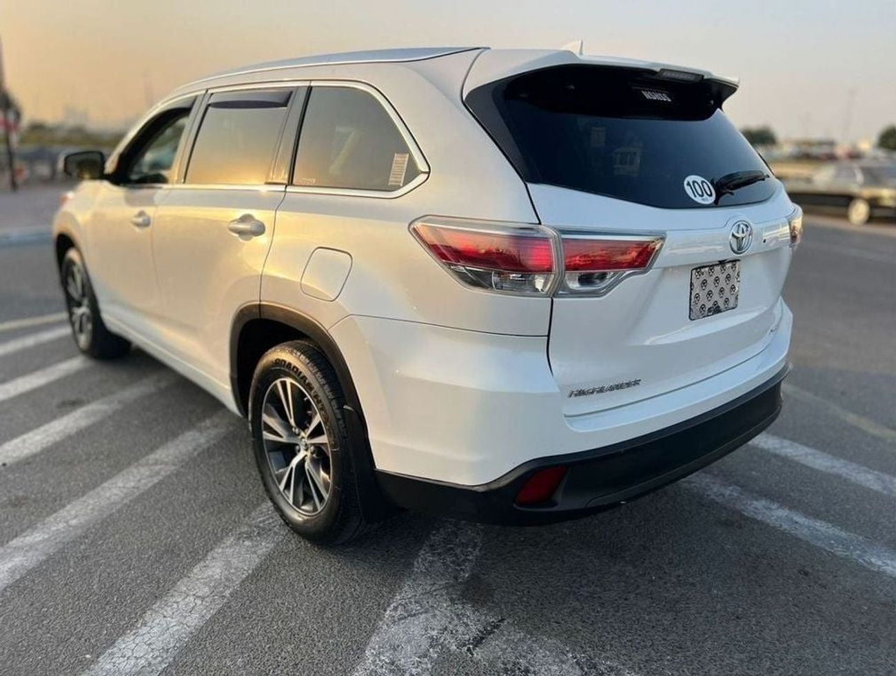 Toyota Highlander 2016 TOYOTA HIGHLANDER XLE - 3.5 L - V6 - 6 CYL - 7 SEATER - ELECTRIC AND LEATHER SEATS -  SUNROOF -