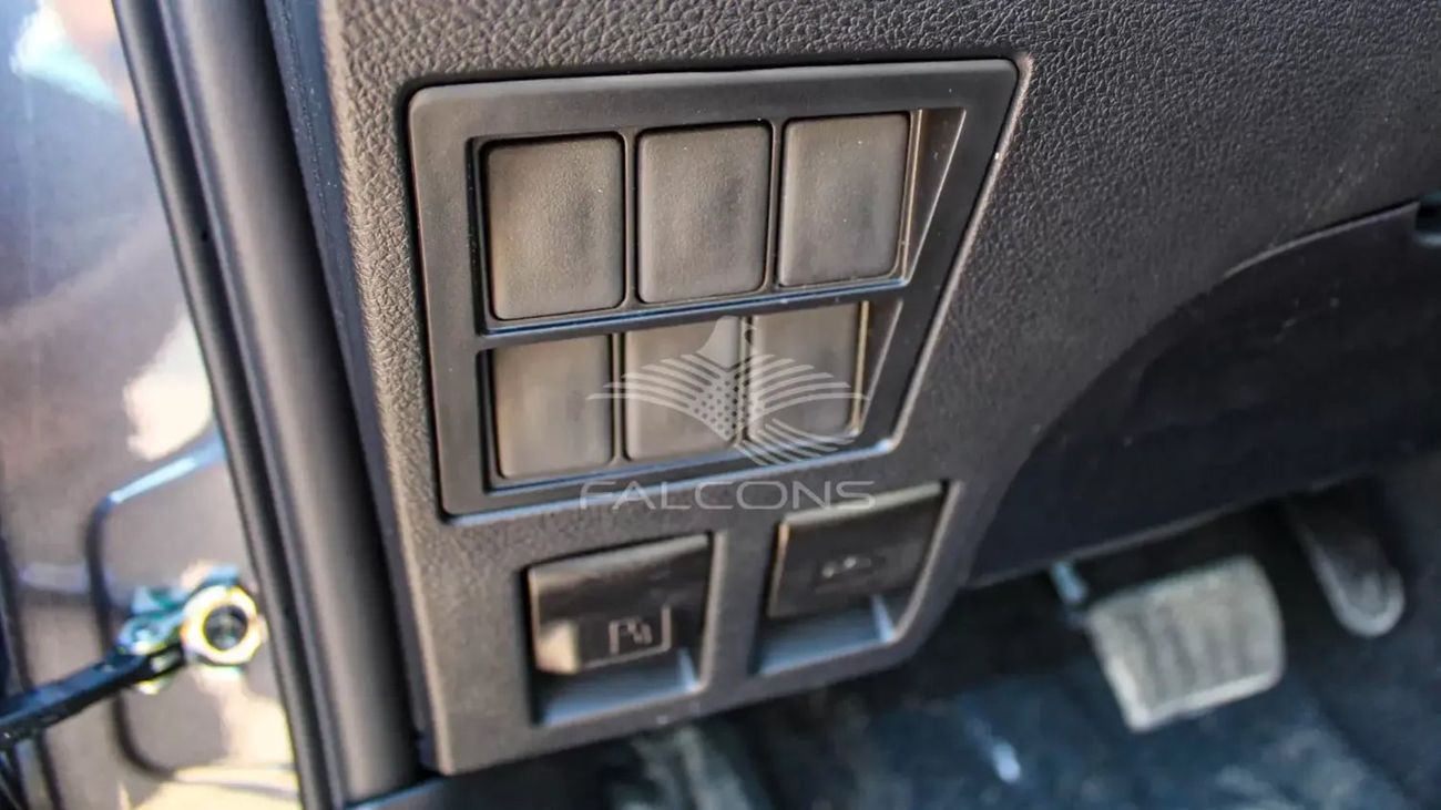 Toyota Hilux Toyota Hilux 2.4L Turbo Diesel 5 seater Airbags ABS