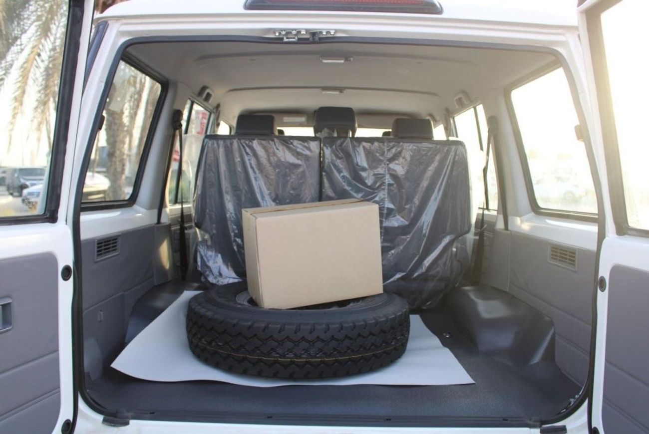 Toyota Land Cruiser 70 TOYOTA LAND CRUISER 76 4.2L L6 DSL 4WD LX STD MANUAL