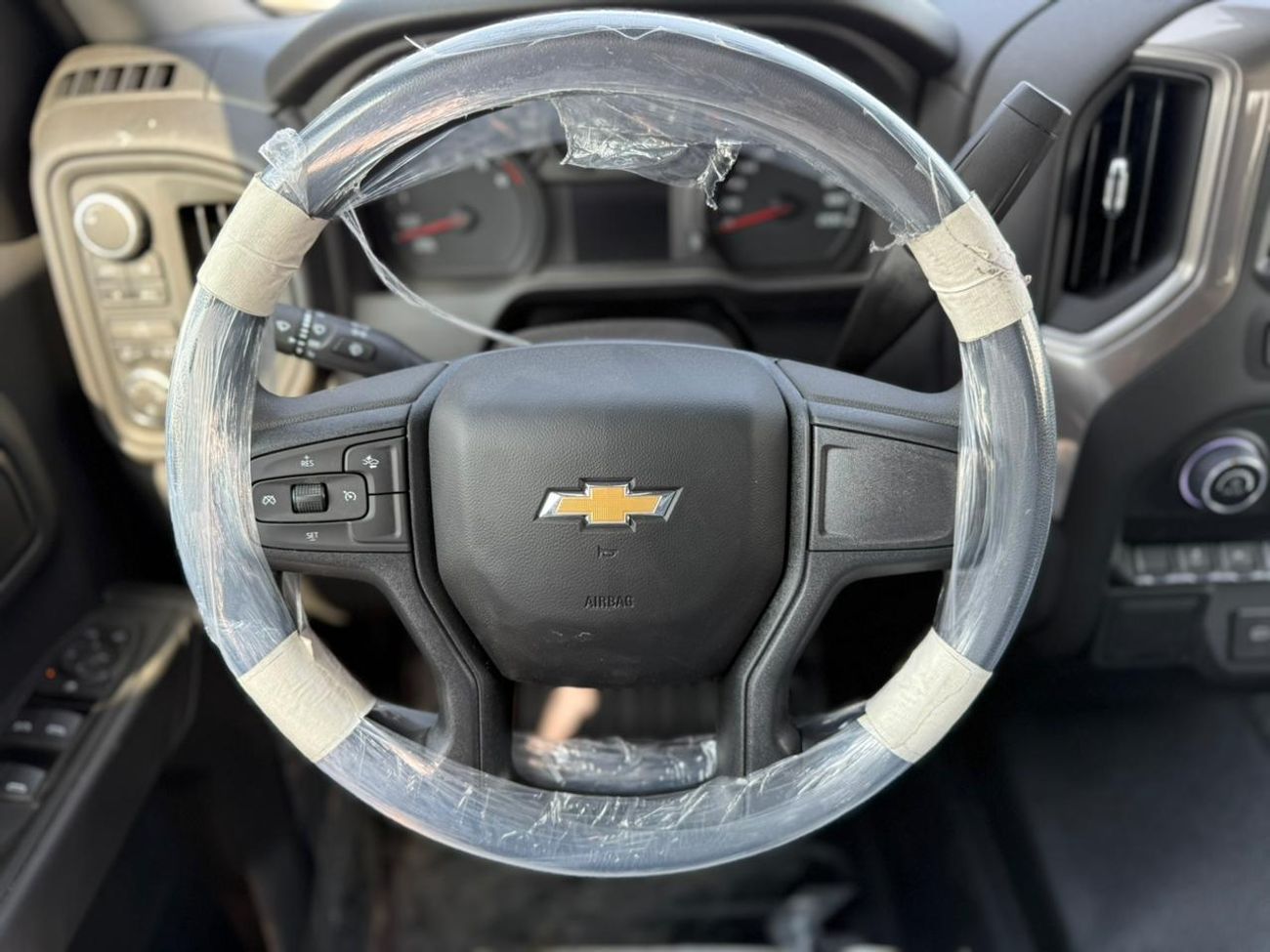 Chevrolet Silverado 1500 RST 1500 REG/CAB TRAILBOSS CLOTH 5.3 V8 RST 5.3 V8 GCC SPECS