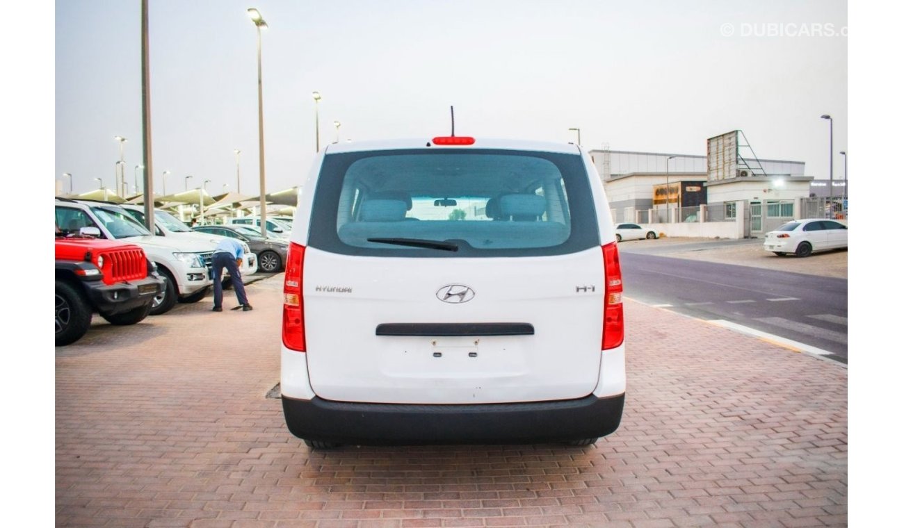 هيونداي H-1 2017 | HYUNDAI H1 | PASSANGER VAN 12-SEATER | GCC | VERY WELL-MAINTAINED | SPECTACULAR CONDITION |