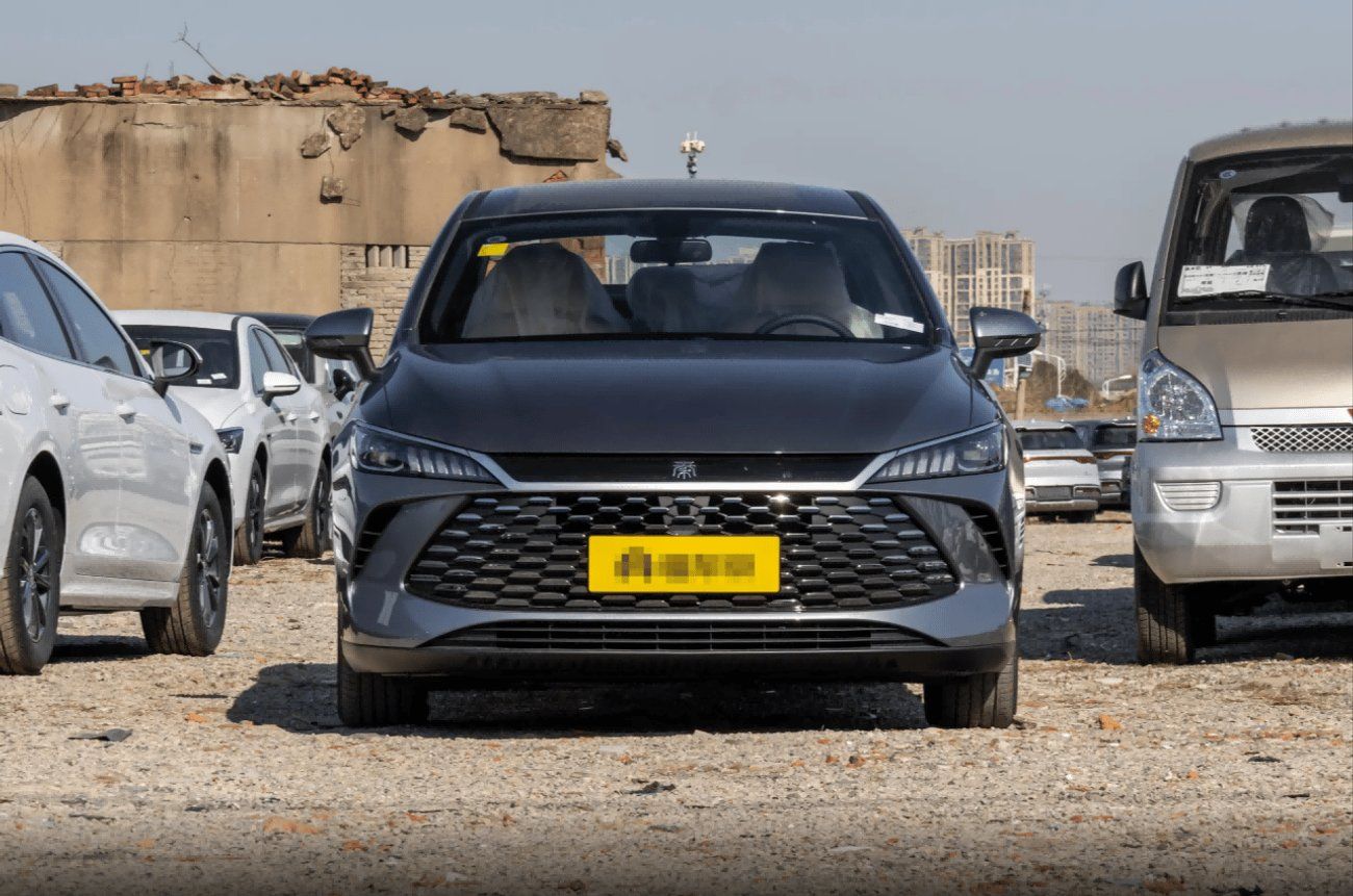 بي واي دي كين بلاس BYD QIN PLUS  DM - i 1.5L Plug-in Hybrid 55km Leading