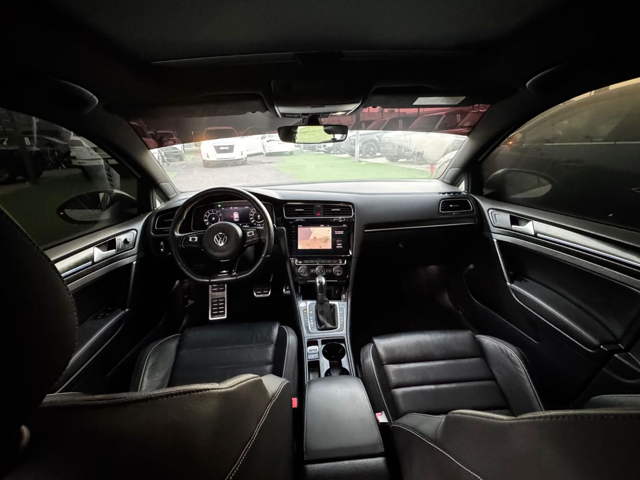 Volkswagen Golf R Base 2.0T