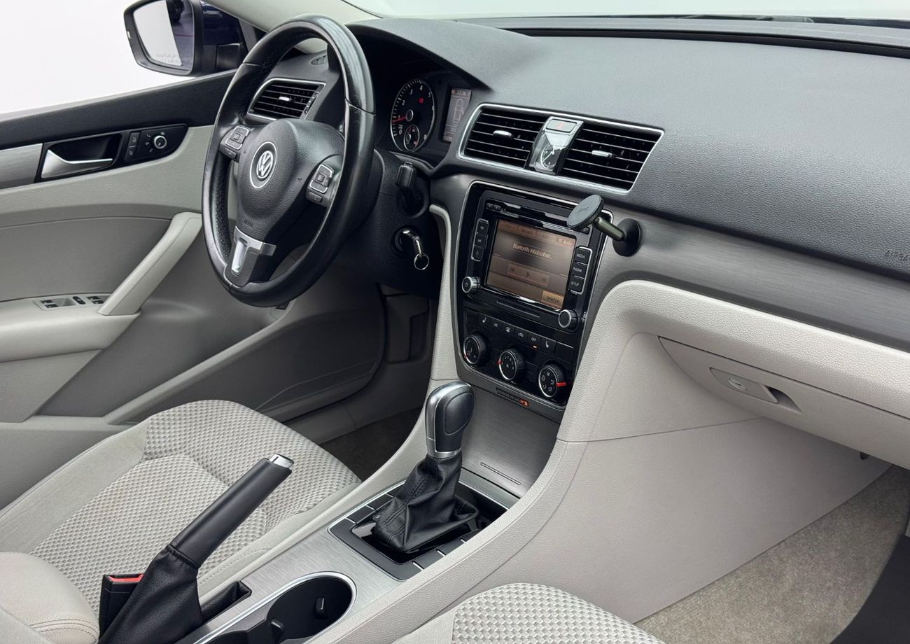 فولكس واجن باسات SE 2.5L 2015 Volkswagen Passat SE, Full VW Service History, Excellent Condition, GCC