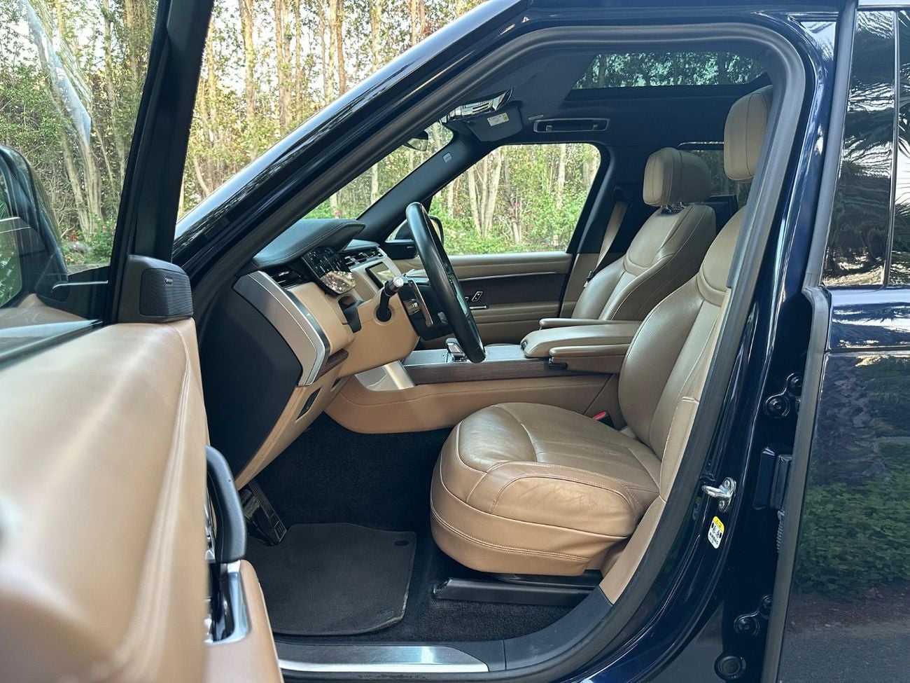 لاند روفر رينج روفر Vogue Autobiography D300 | 2024 | 3.0L V6 DIESEL | 300 HP | 7 SEATER | Perfect Condition