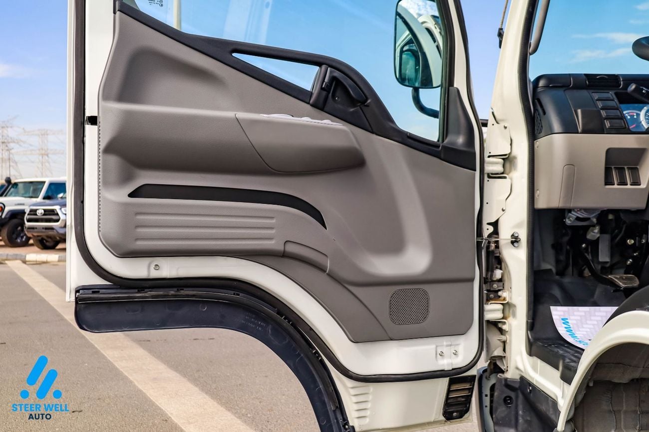 ميتسوبيشي كانتر فان Chiller Truck 2026 | 4.2L Diesel | Manual | 4x2 | Refrigerated Body | Best Price