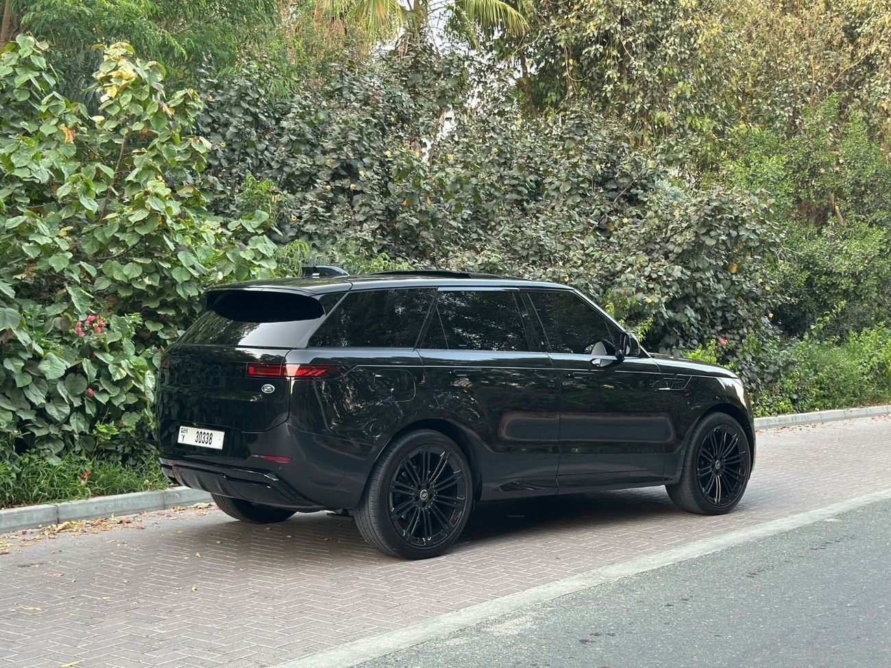 Land Rover Range Rover Sport Dynamic HSE D350 3.0L | V6 350 HP | Luxury, Power & Prestige Combined | Perfect Condition