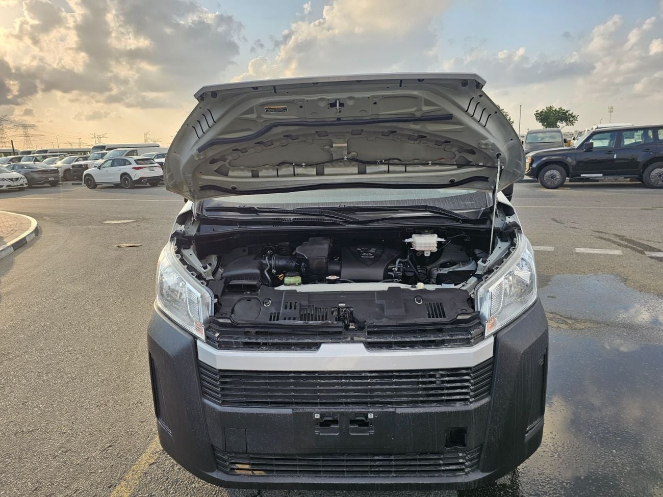 Toyota Hiace Commuter Highroof-3.5L-LHD-2WD-Side Glass-13 Seats- 4 Doors-Petrol-Automatic