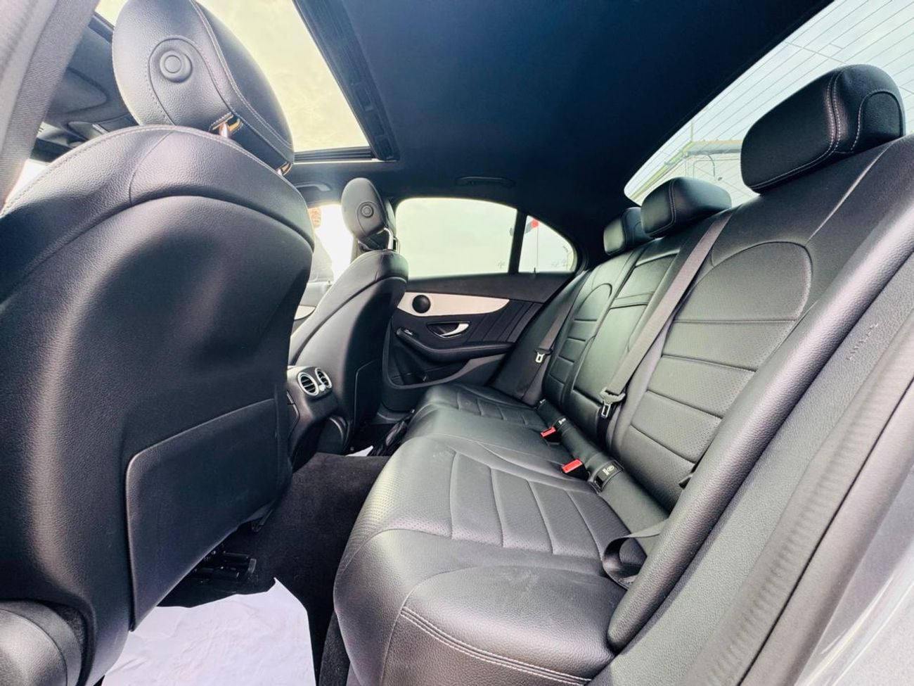 مرسيدس بنز C 300 PREMIUM
