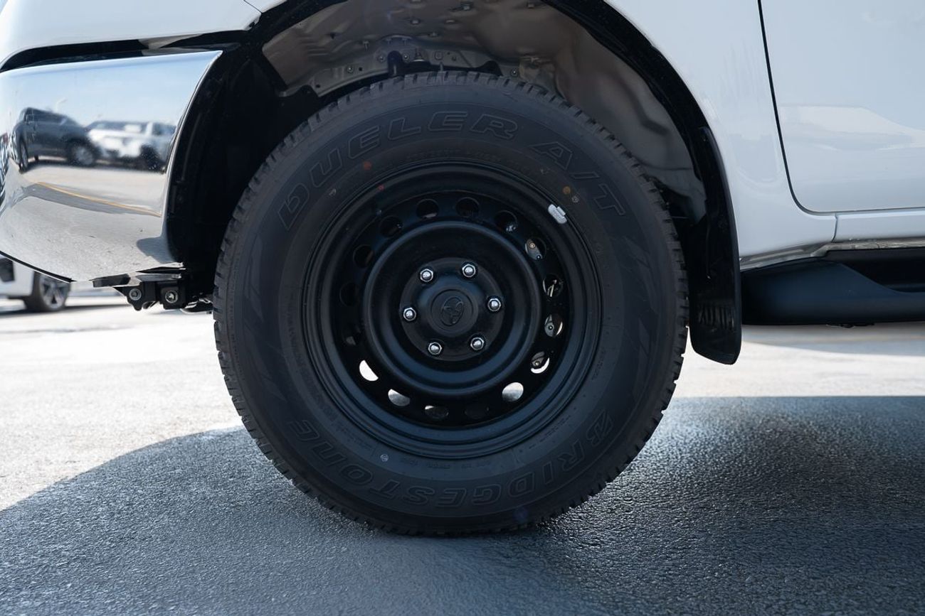 تويوتا هيلوكس 2.4L Diesel Double Cabin Manual Transmission 4x4 2025