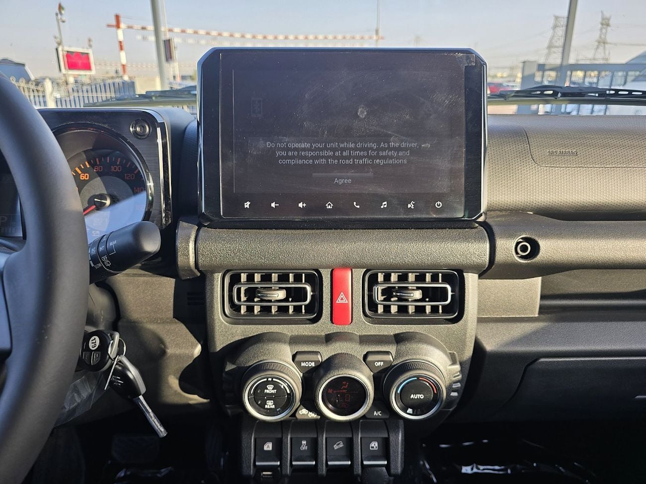 سوزوكي جيمني SUZUKI Jimny GLX 1.5L AT SUV 4WD 5Doors beige color with black roof gcc 2026 model
