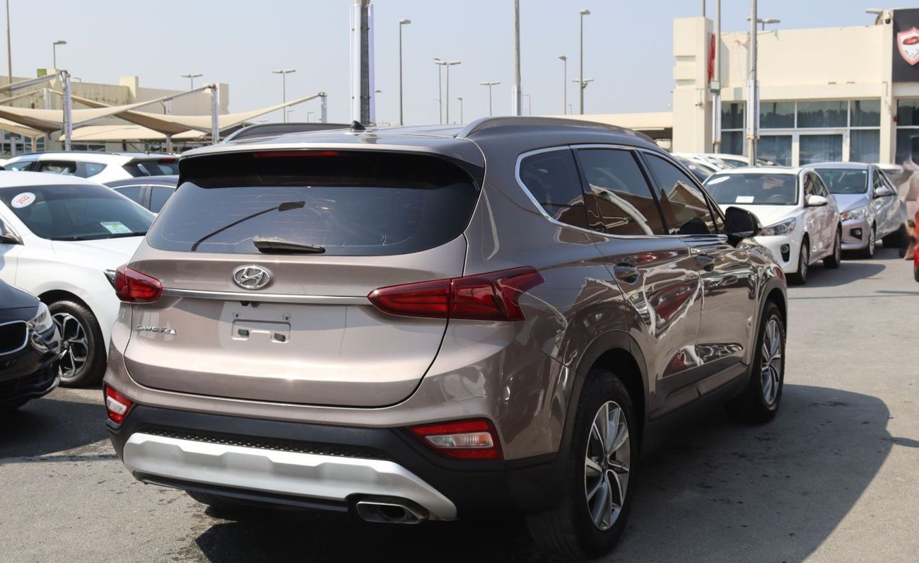 Hyundai Santa Fe GL 2.4L Hyundai Santa Fe 2019 - GCC - Accident-free - 2.4L  - 7 seats - Excellent condition