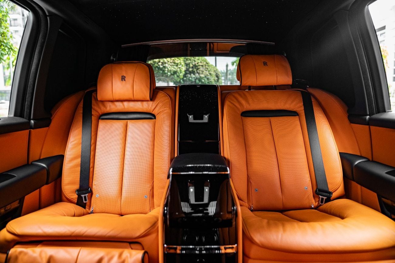 Rolls Royce Cullinan BLACK BADGE Fully loaded 2keys Original paint No Accident Under Warranty and Service Contract
