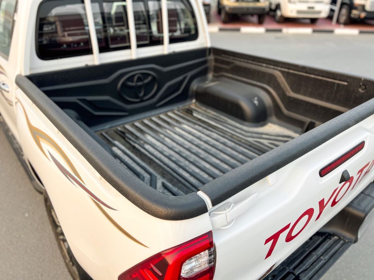 تويوتا هيلوكس EXPORT ONLY - Toyota Hilux 4x4 2.7L DC M/T