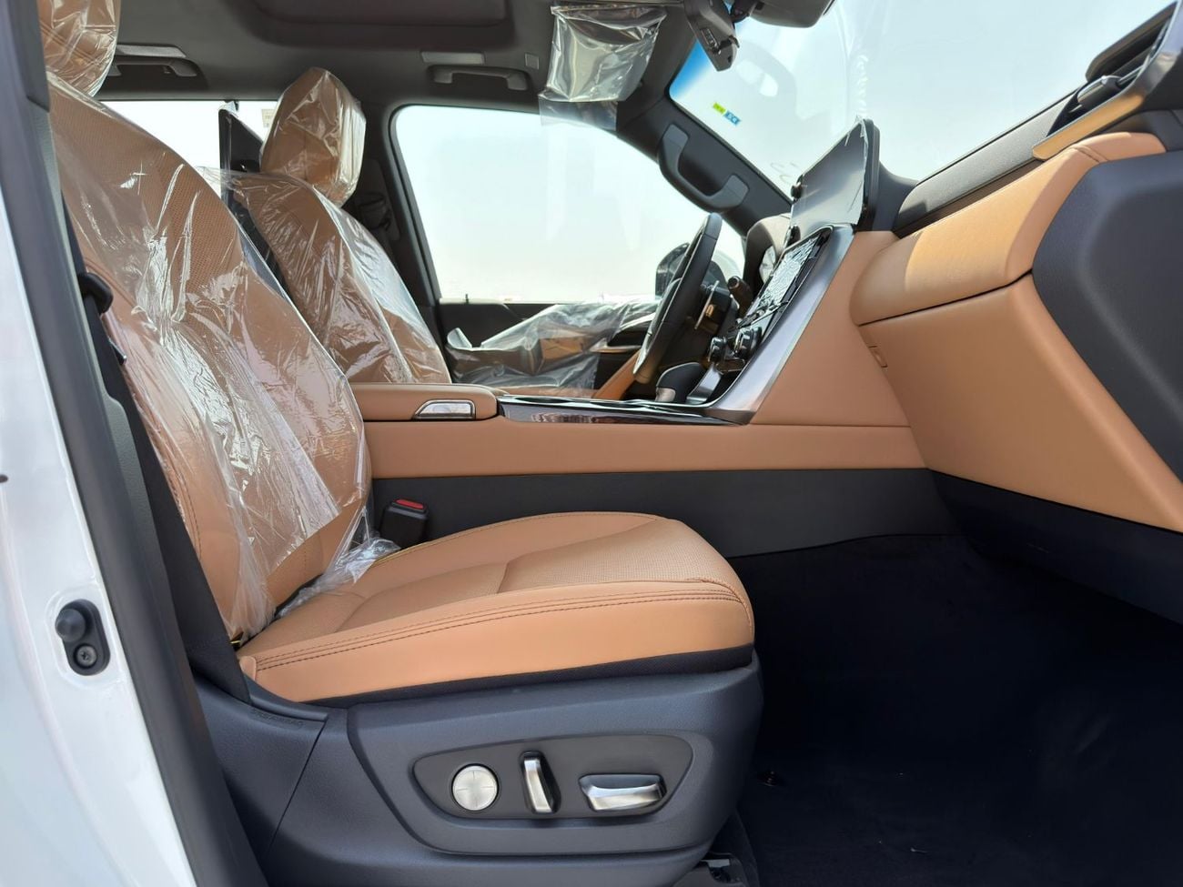 Lexus LX700h SIGNATURE 3.5L TT HEV 2026 Export Price @ 613,000 AED