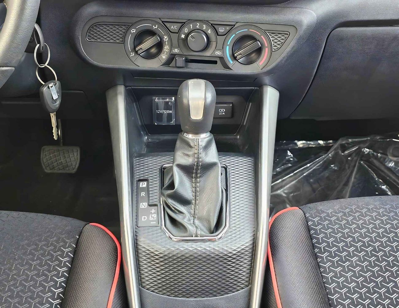 Toyota Raize G TURBO / 1.0L Petrol, Alloy Rims, DVD, 2023 MY