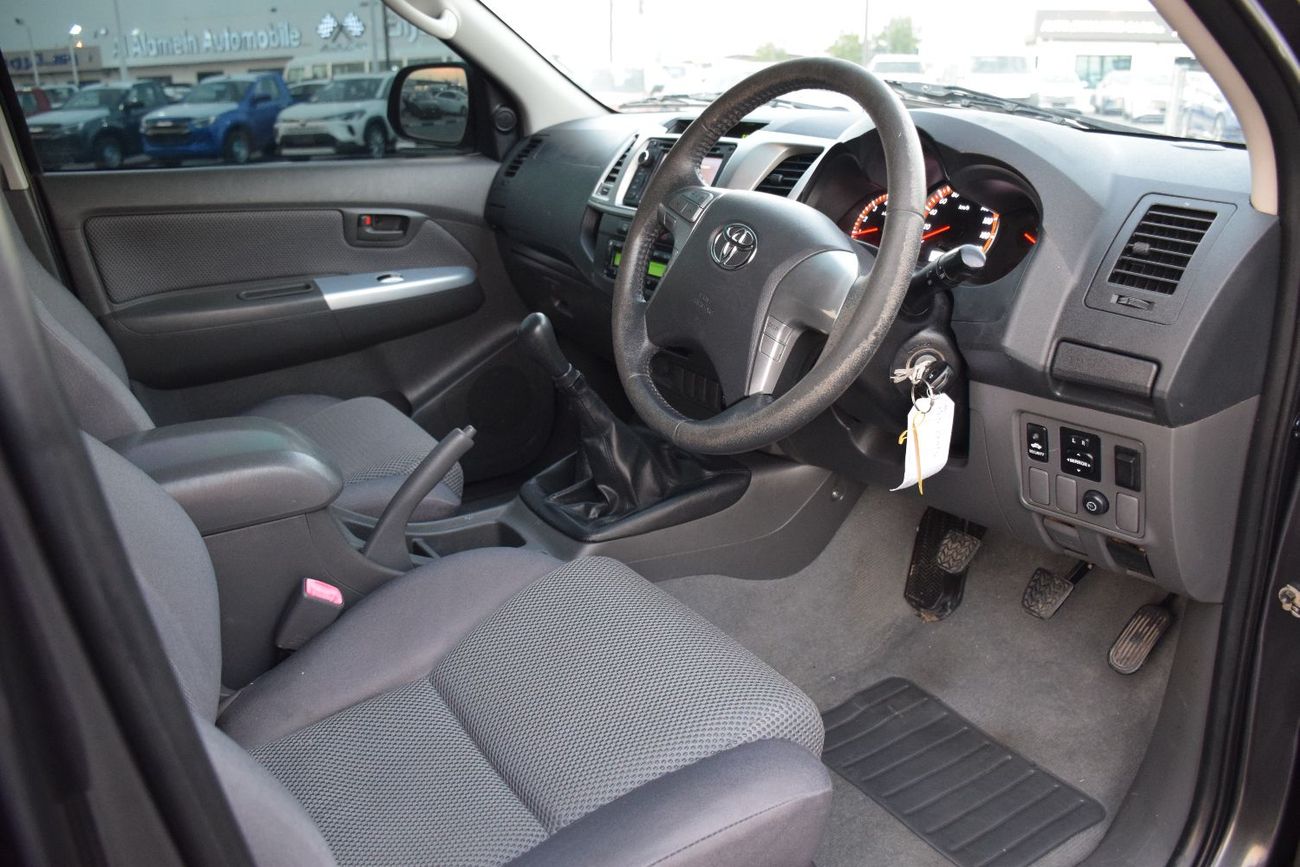 تويوتا هيلوكس 4x4 Diesel 3.0L Right Hand (Export Only)