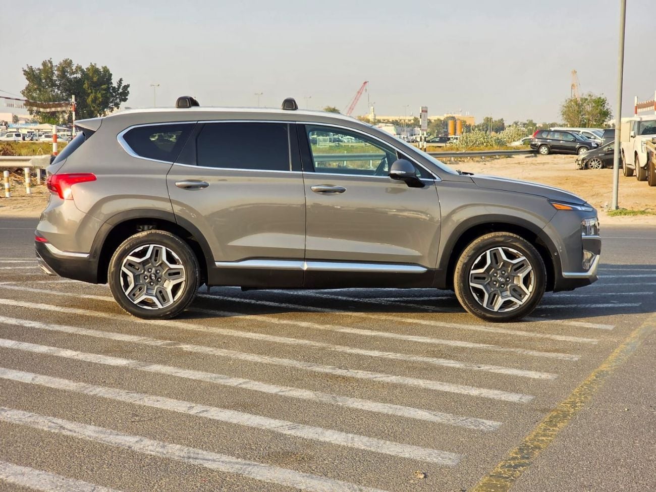 Hyundai Santa Fe PREMIUM PLUS limited 2.4T Panoramic Roof , 360 camera and Auto parking sensors