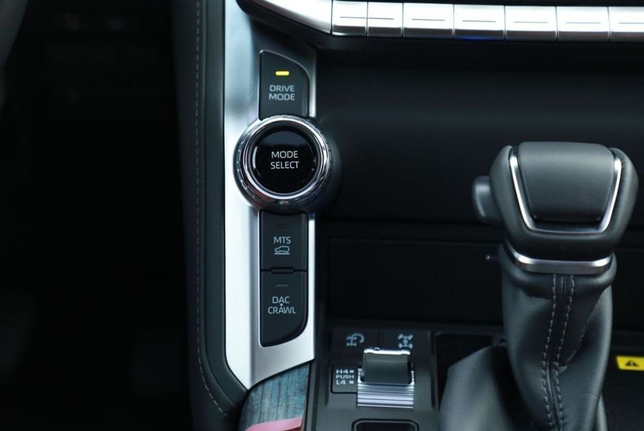 تويوتا لاند كروزر LC300 3.3 TWIN TURBO DIESEL VXR WITH RADAR 2024 MODEL