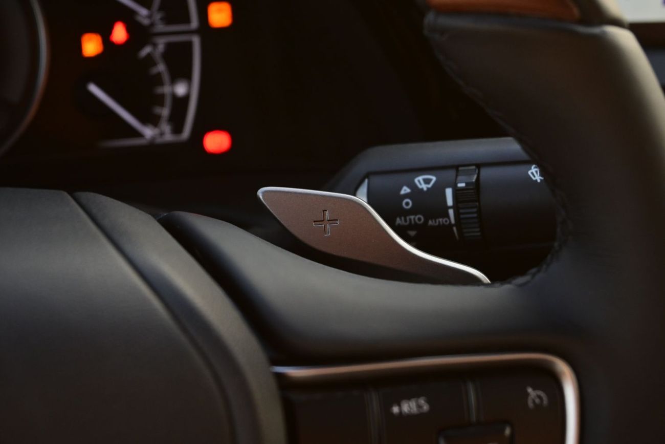 Lexus ES300h Lexus ES300H 2.5L Hybrid, Color Black Model 2024