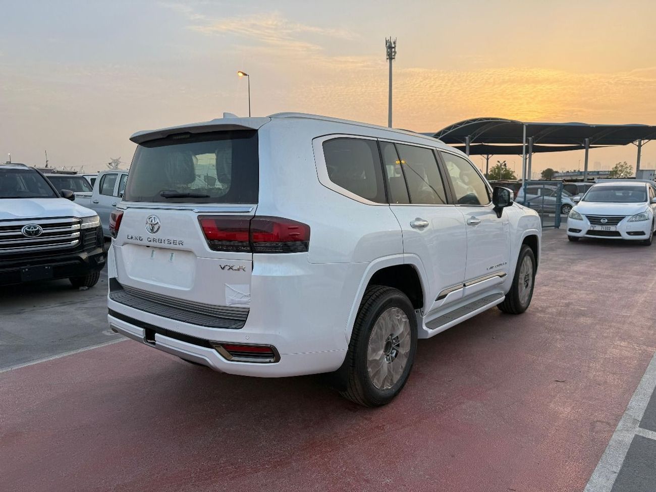 Toyota Land Cruiser LAND CRUISER VXR 3.5L HYBRID 2025