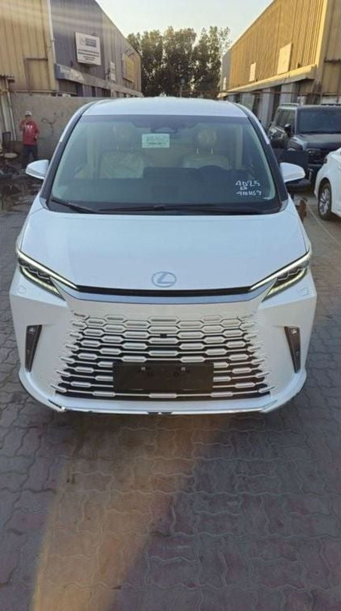 Lexus LM 350h Lexus LM 350h 2.5L