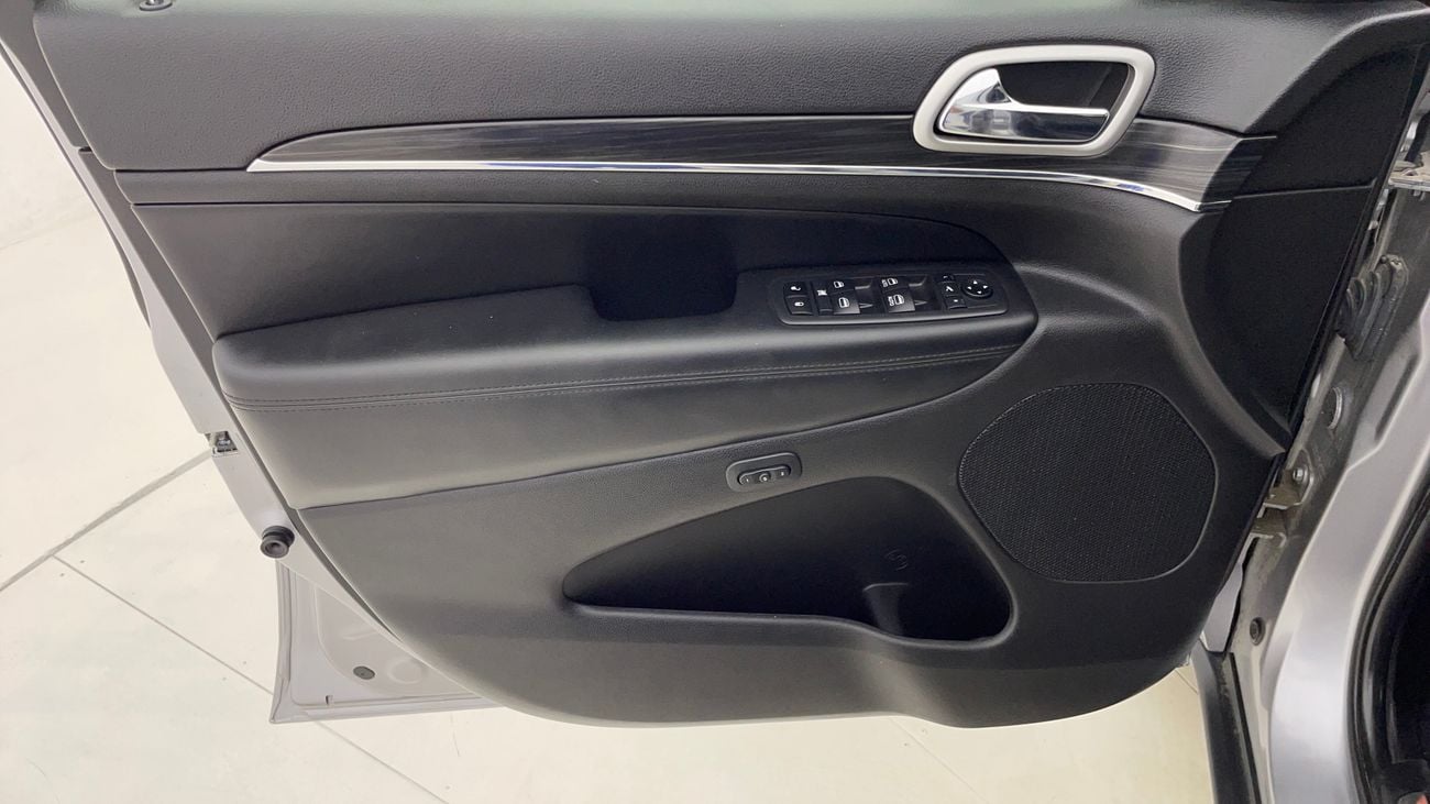 جيب جراند شيروكي LIMITED 3.6 | بدون دفعة مقدمة | اختبار القيادة في المنزل