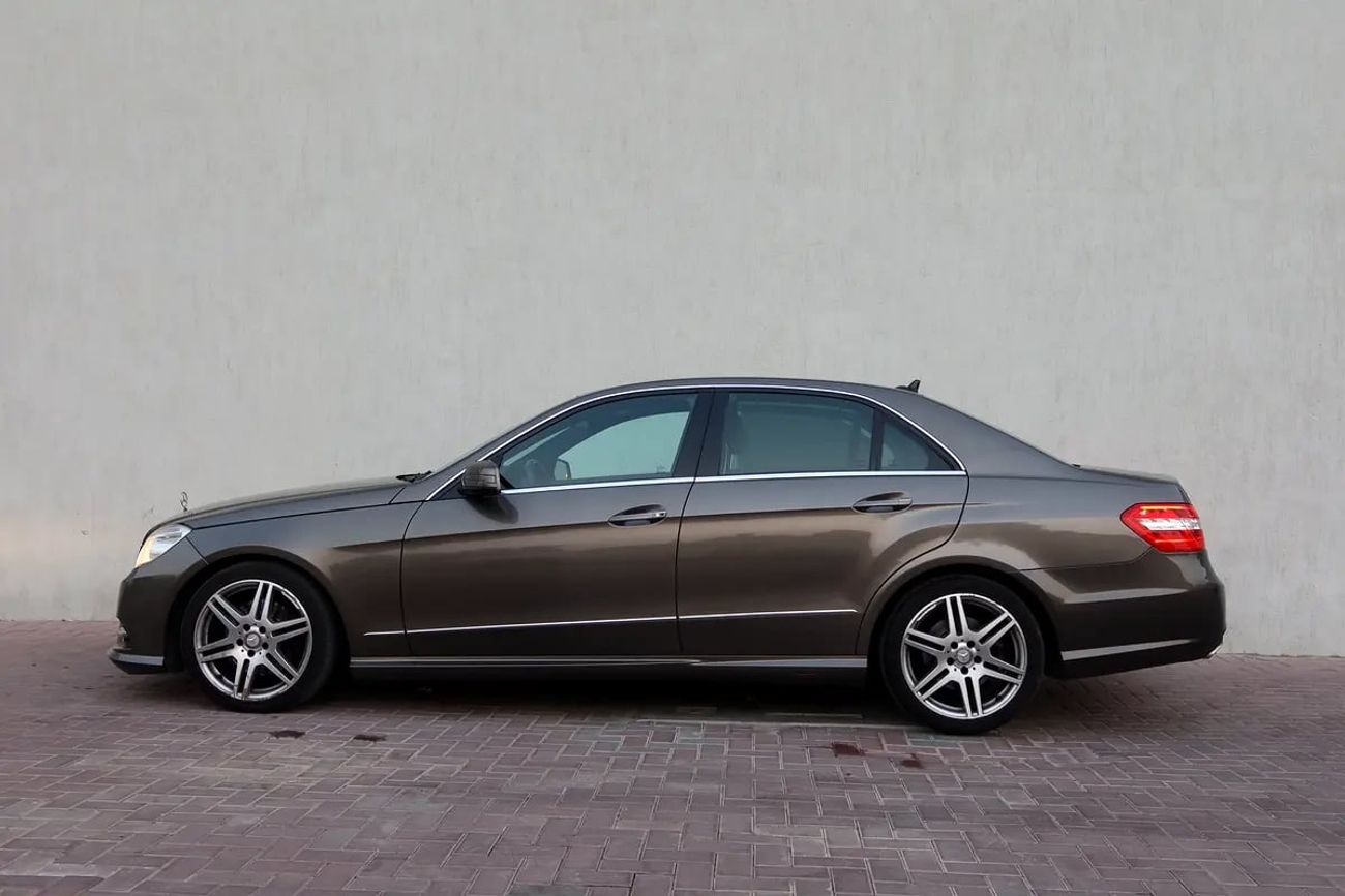 Mercedes Benz E300 E300 | GCC | Single Family Owned | Well Maintained