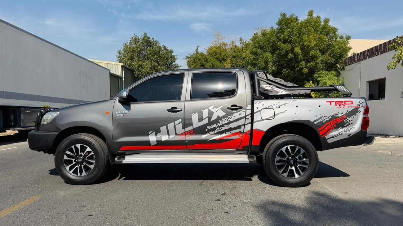 Toyota Hilux BULL BAR WITH HEAVY FOCUSED LED LIGHTS | GTK 4X4 SPORTS BAR | MANUAL TRANSMISSION | 3.0L DIESEL | BO