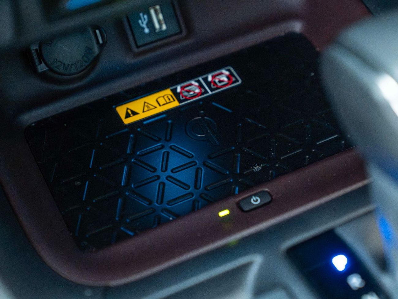 Toyota RAV4 AED 2,327 PM • RAV 4 HYBRID VXR • ONLY 11,500 KMS • OFFICIAL AL FUTTAIM MOTORS TOYOTA WARRANTY