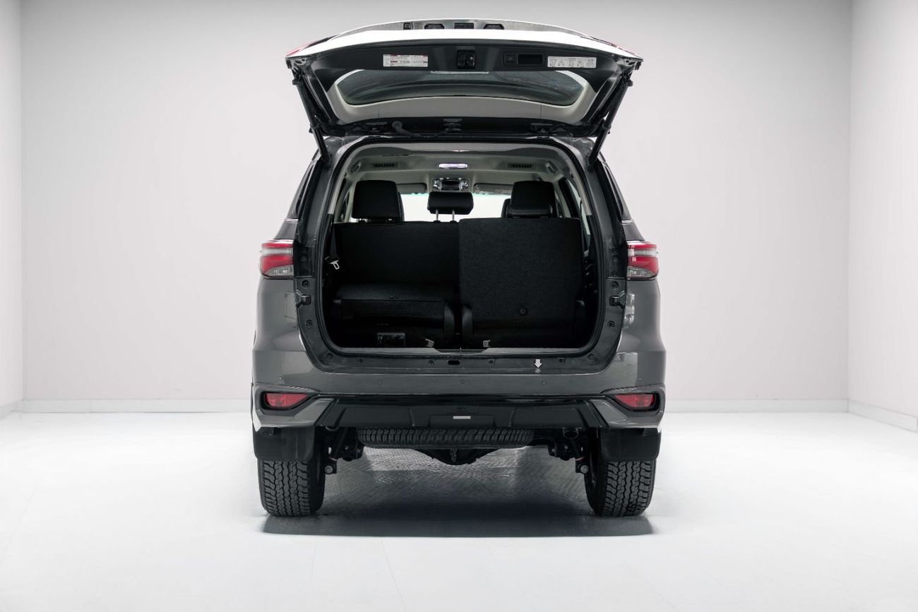 تويوتا فورتونر 4.0L Grey Metallic Inside Black | Export Only