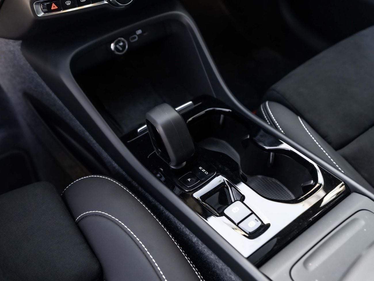 فولفو XC 40 ULTIMATE DARK Volvo XC40 2024