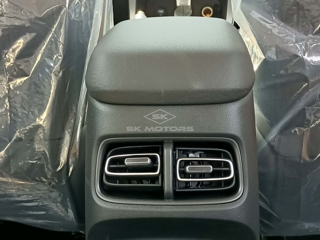 Hyundai Creta 1.5L, 16" Rims, LED Headlights, Fabric Seats, Front and Rear A/C, Parking Sensors (CODE # HC01)