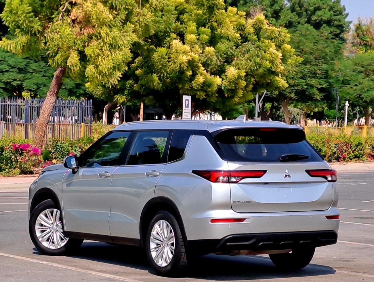 Mitsubishi Outlander GLX 2.4L 1130-Monthly l GCC l Cruise, Camera, GPS l Accident Free