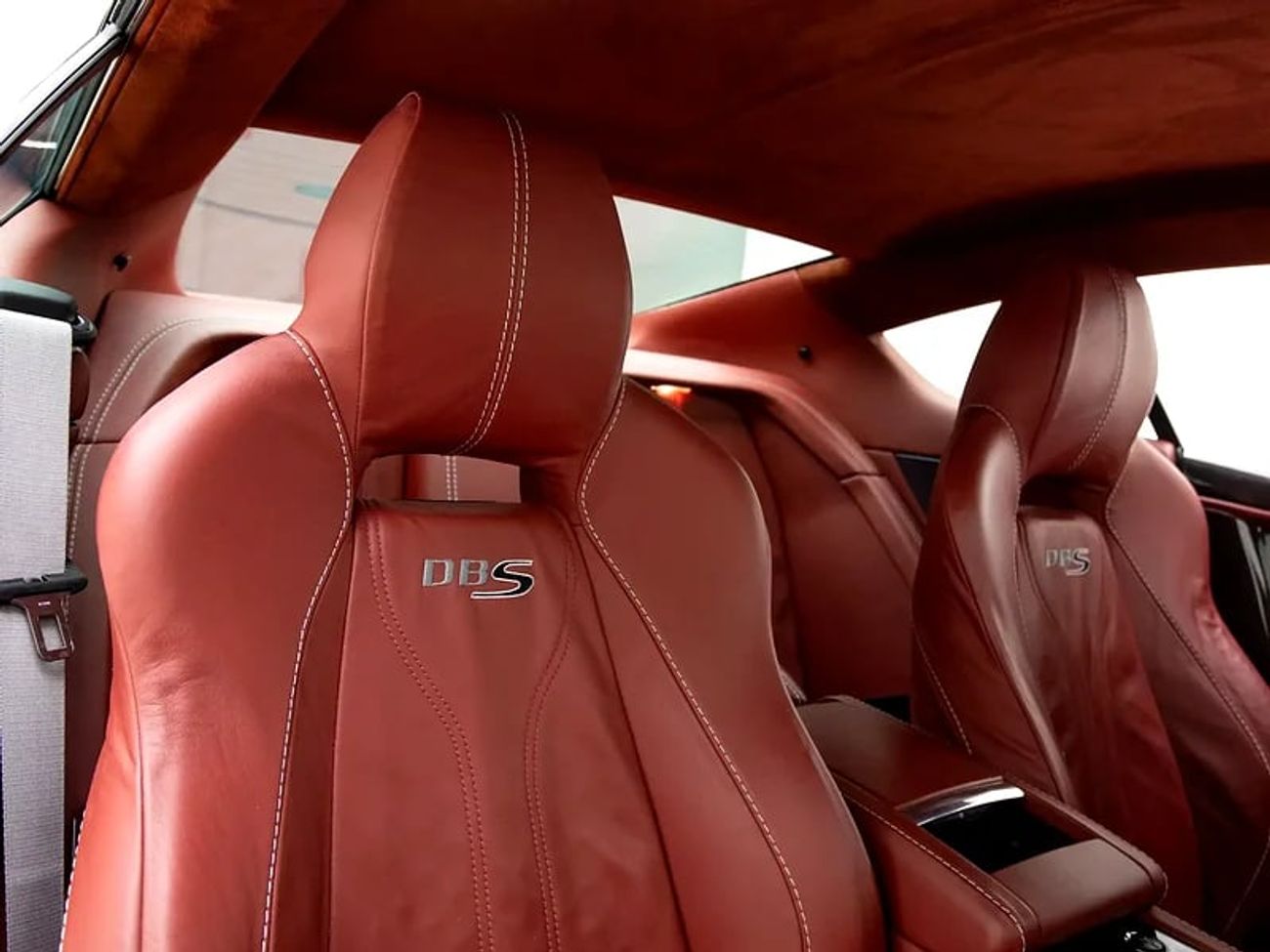 Aston Martin DBS Standard
