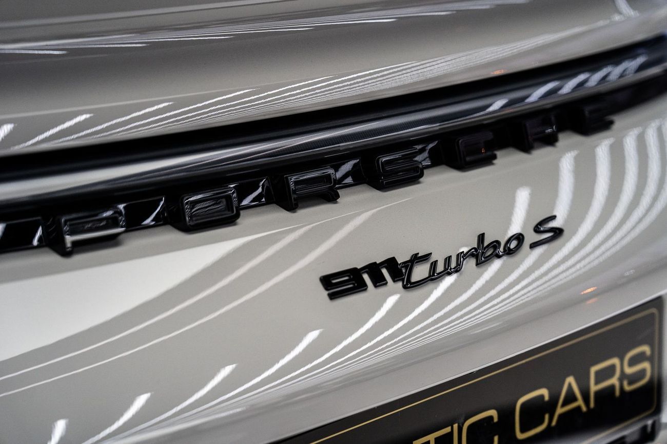 بورش 911 Turbo S 3.8L (640 HP) Convertible