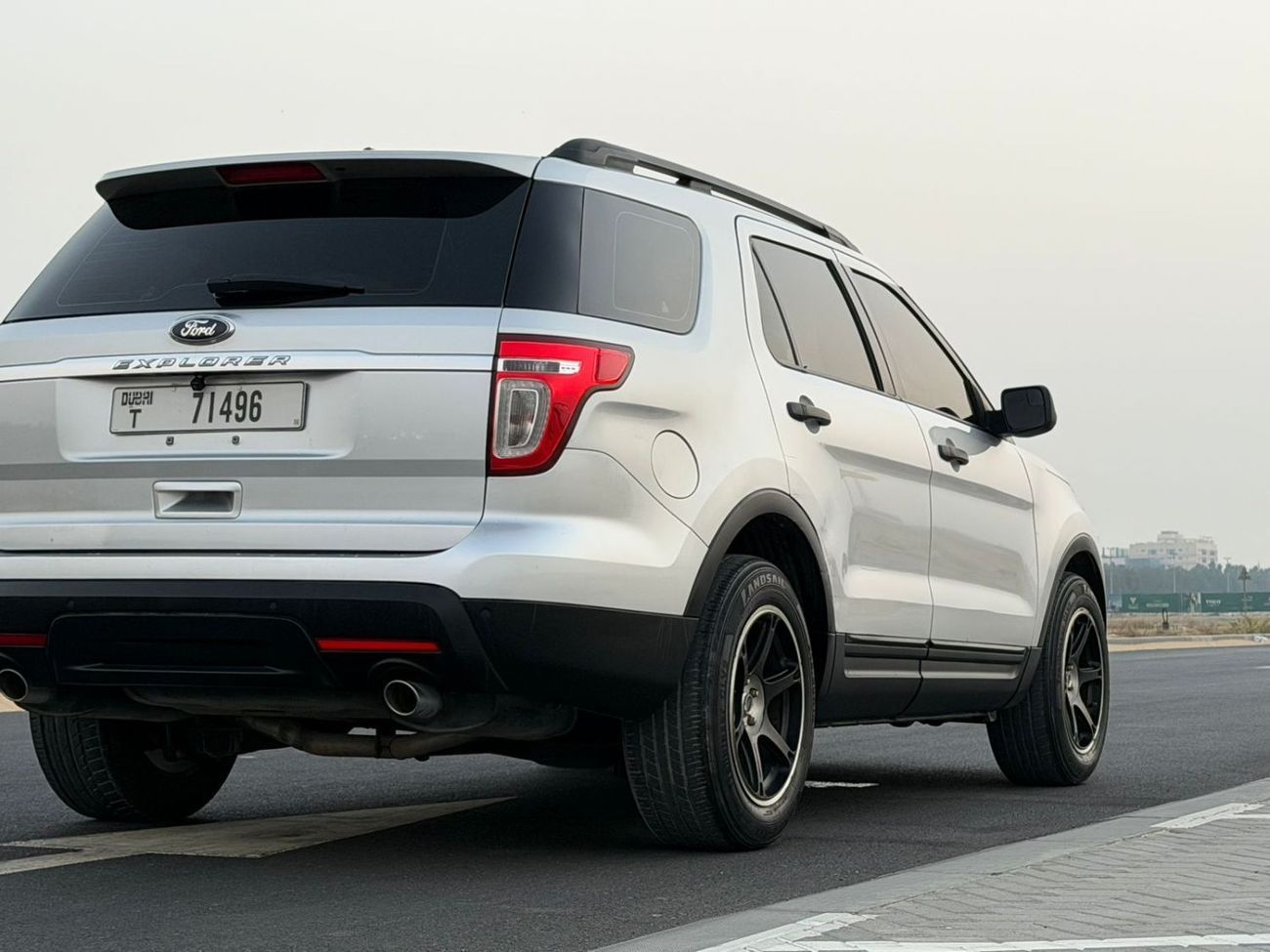 Ford Explorer Limited 3.5L Excellent condition & luxury feel