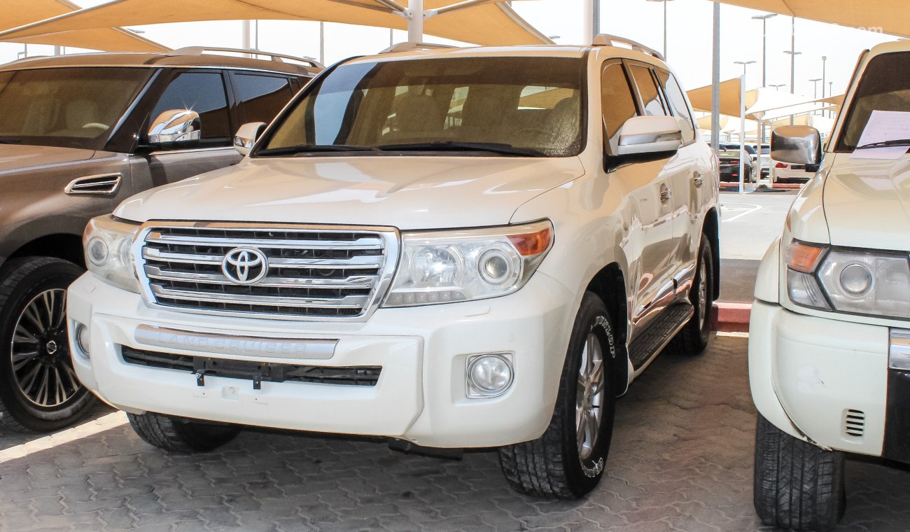 Toyota Land Cruiser GXR V8