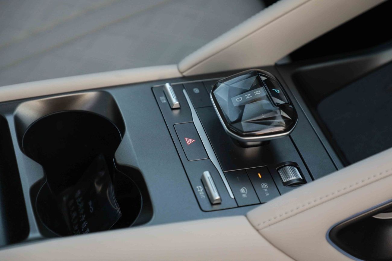 BYD Yuan Up 2024 BYD YUAN UP TRANSCEND - GREEN inside BEIGE | Export Only