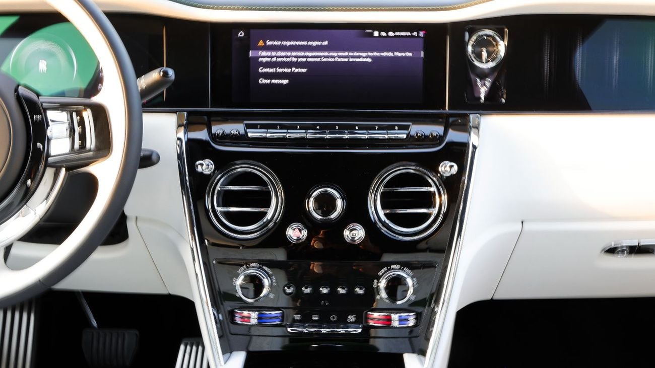 Rolls Royce Cullinan STANDARD Rolls Royce Cullinan - Silver Badge - 2026