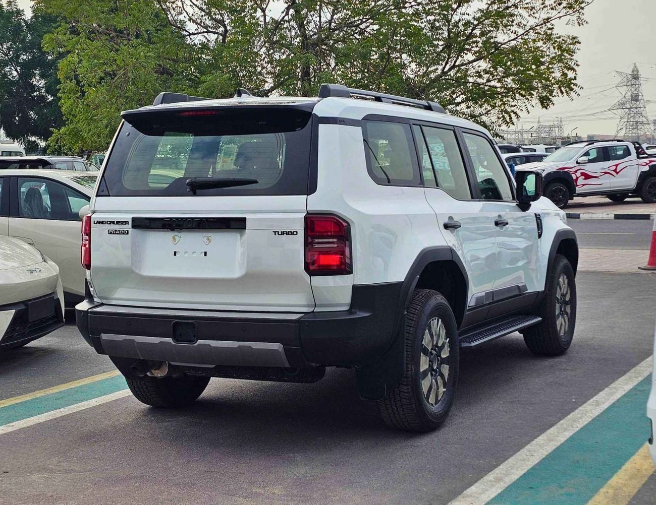 تويوتا برادو ADVENTURE TURBO / 2.4L V4 PETROL / RADAR / HEADUP DISPLAY / 360* CAMERA WITH PWR SEATS / (CODE#PPADV
