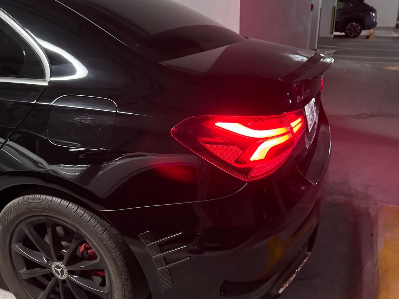 مرسيدس بنز A 220 188-hp turbocharged 2.0-liter 4-cylinder