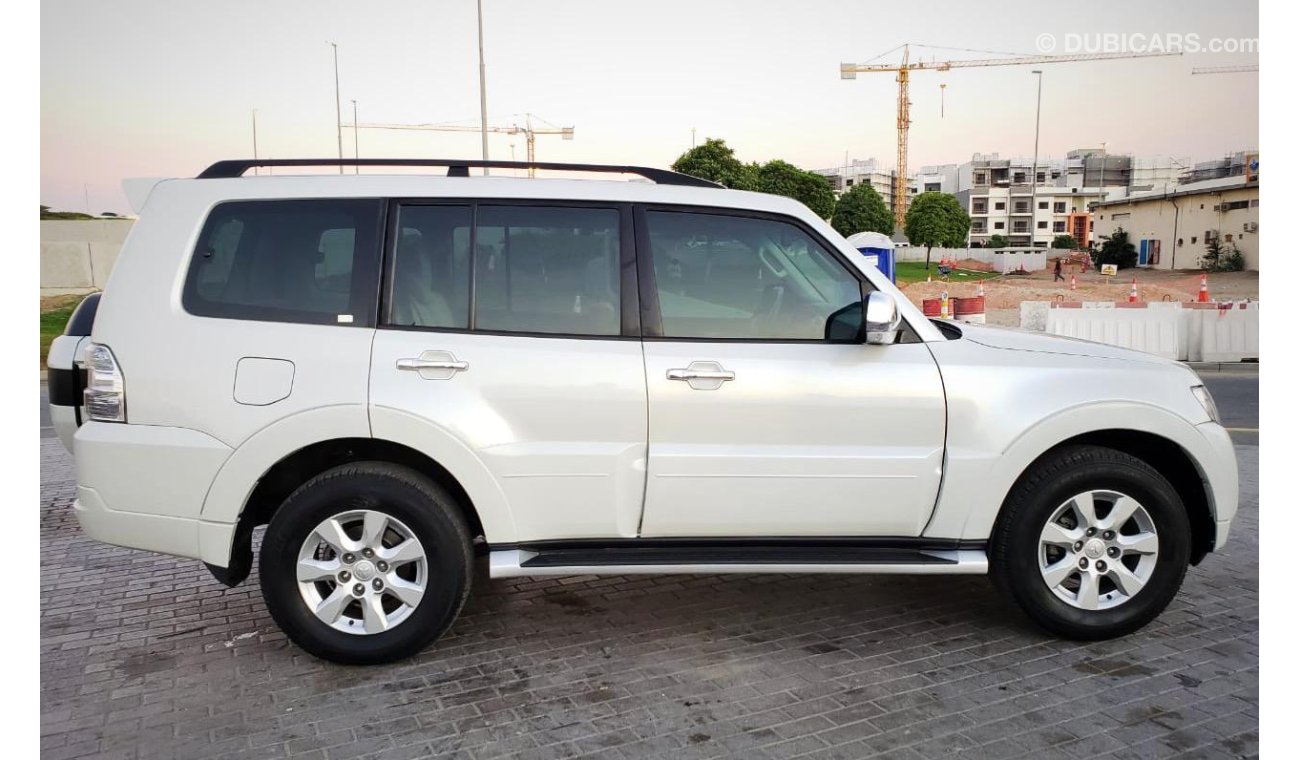 Mitsubishi Pajero FULL OPTION