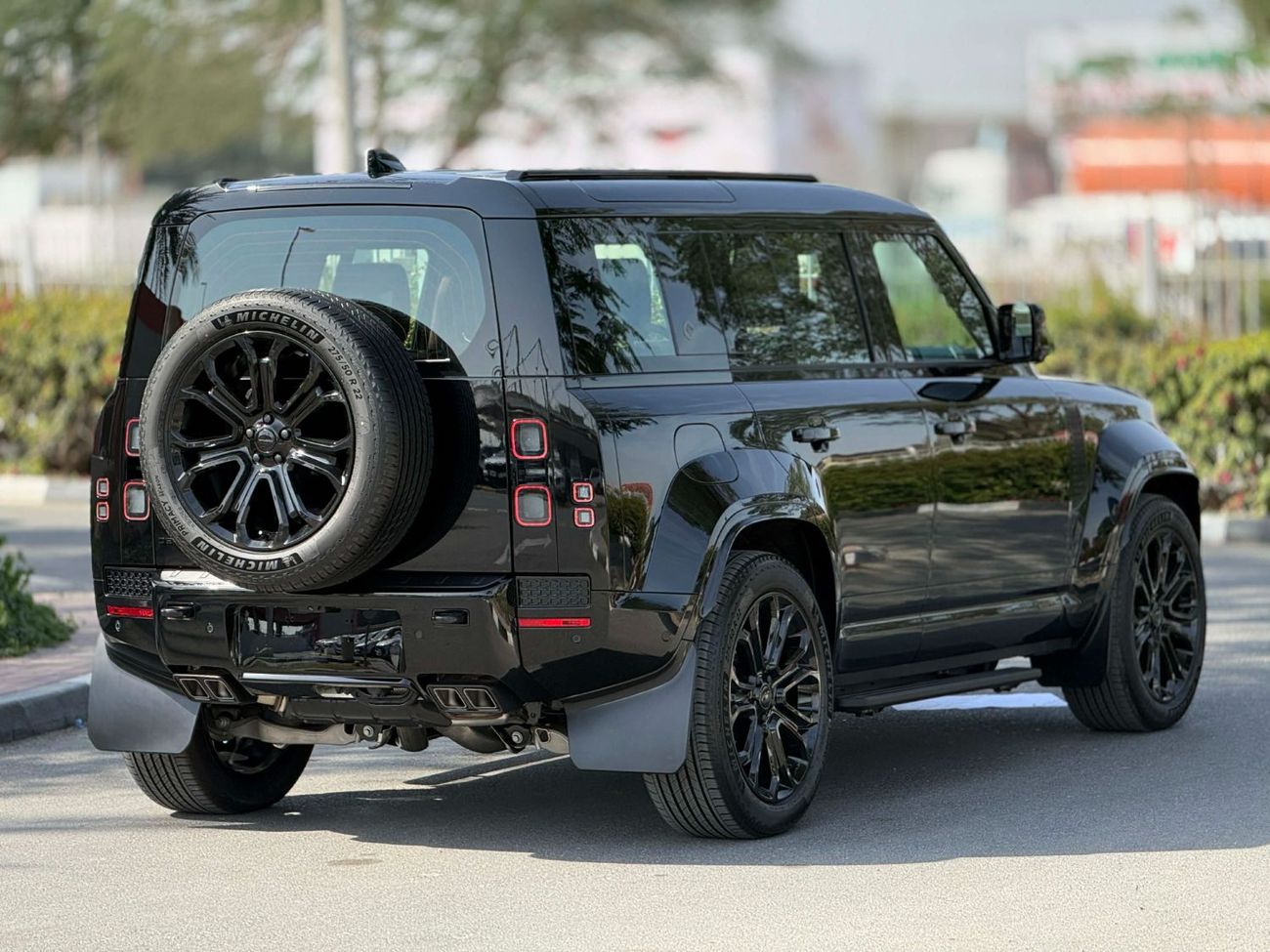 لاند روفر ديفندر BLACK EDITION**2026**GCC SPEC UNDER WARRANTY AND SERVICE