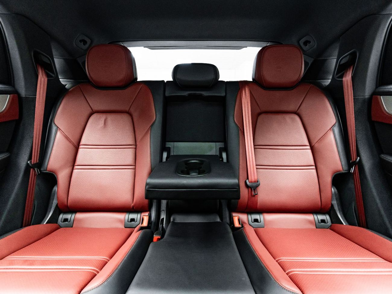 Porsche Cayenne Base Coupe 2025 Porsche Cayenne Coupe, March 2027 Porsche Warranty, Low KMs, GCC