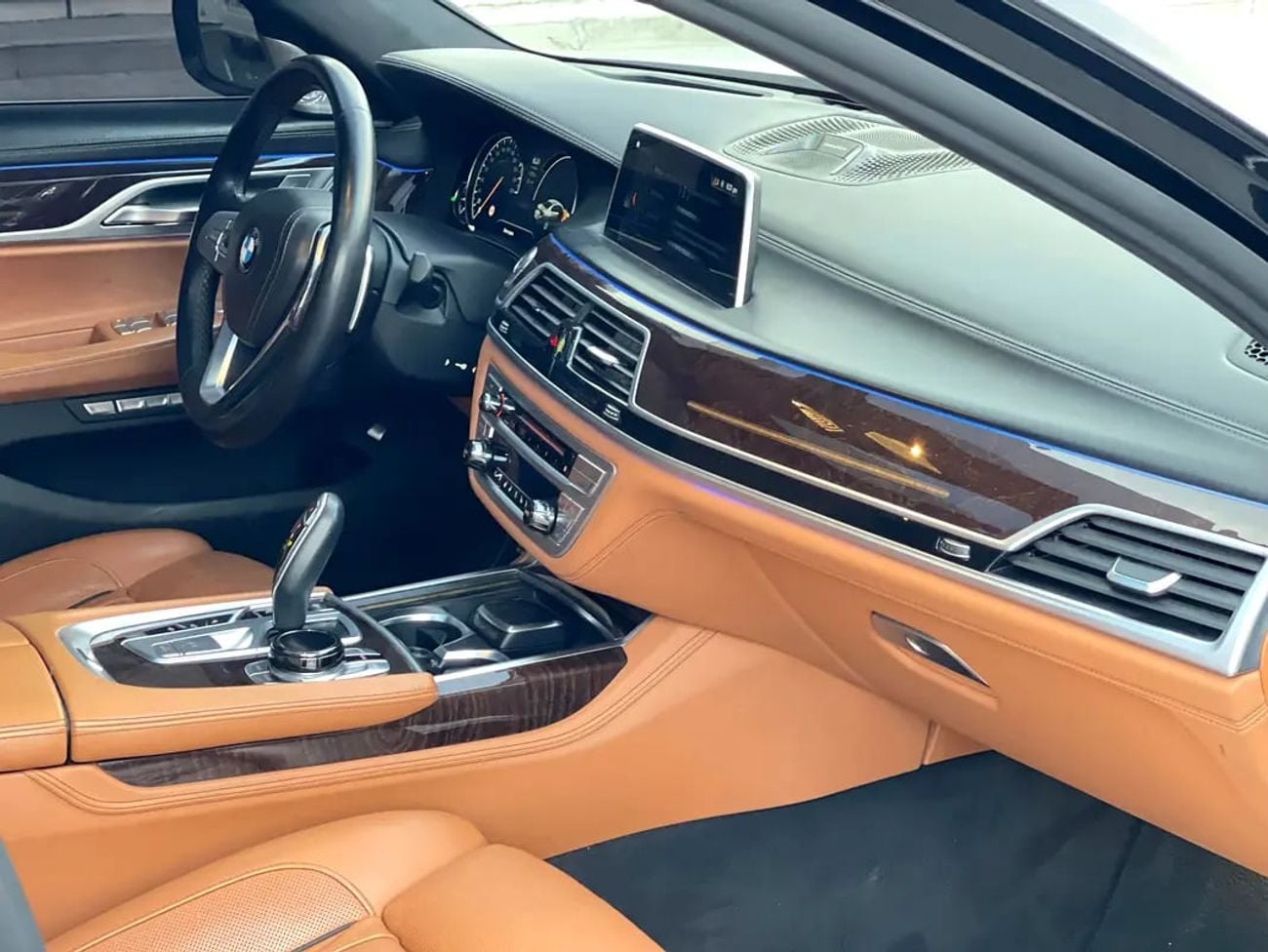 بي أم دبليو 750Li 750Li xDrive GCC Specs - Pristine Condition