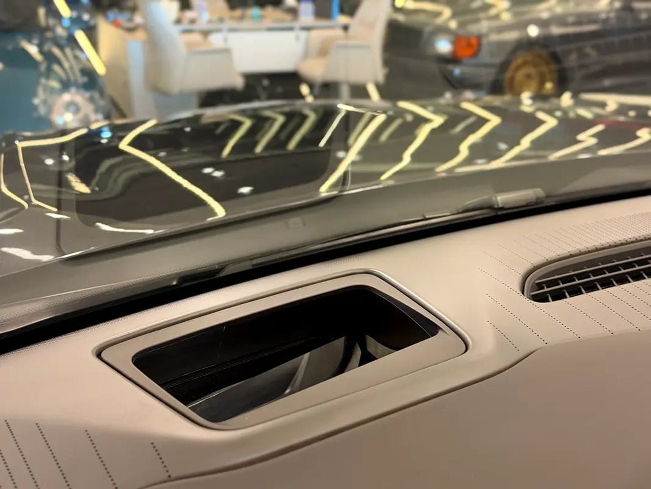 Cadillac Escalade SPORT PLATINUM - Japanese Specs - Brand