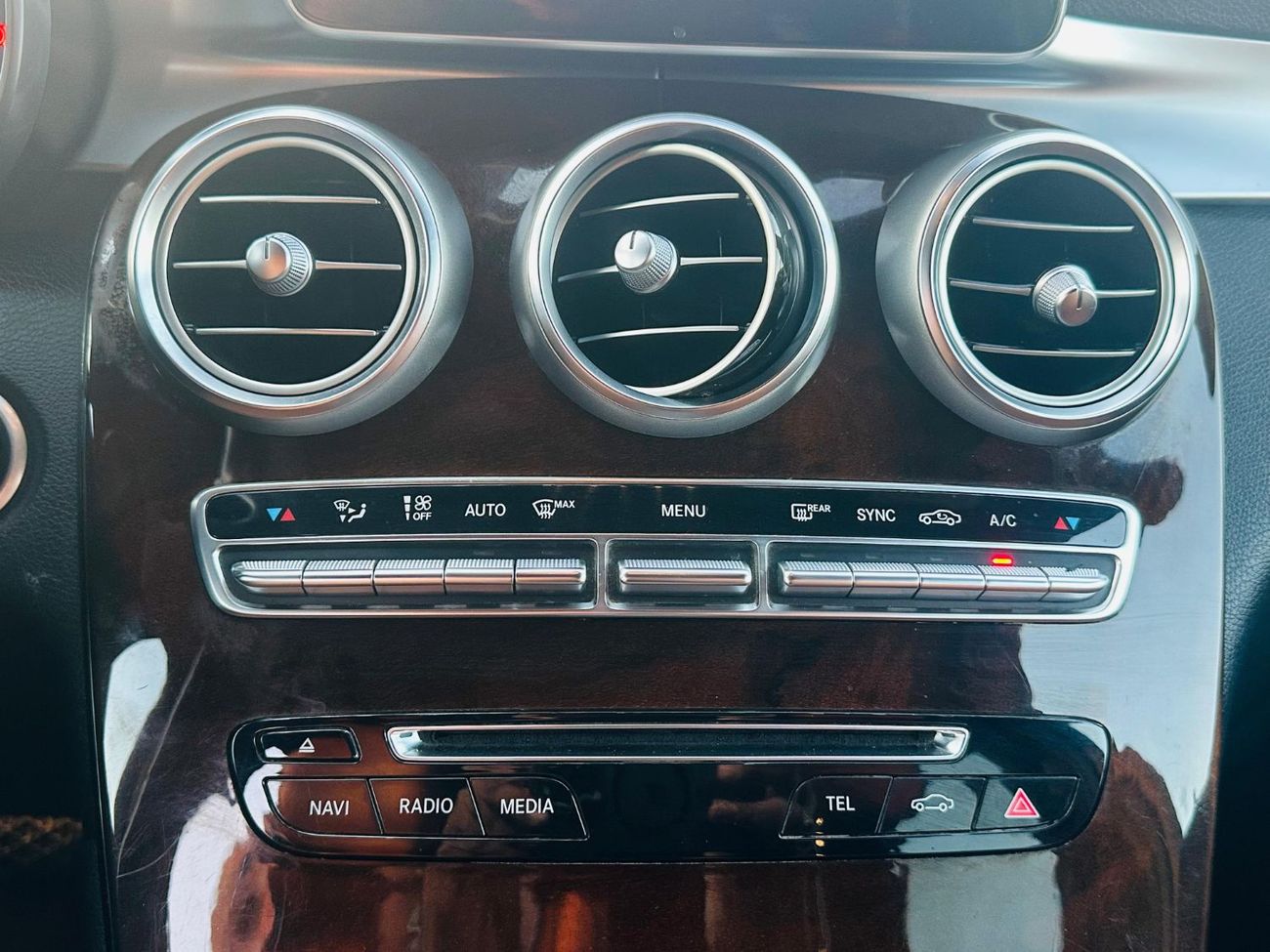 مرسيدس بنز GLC 250 4MATIC 2.0L